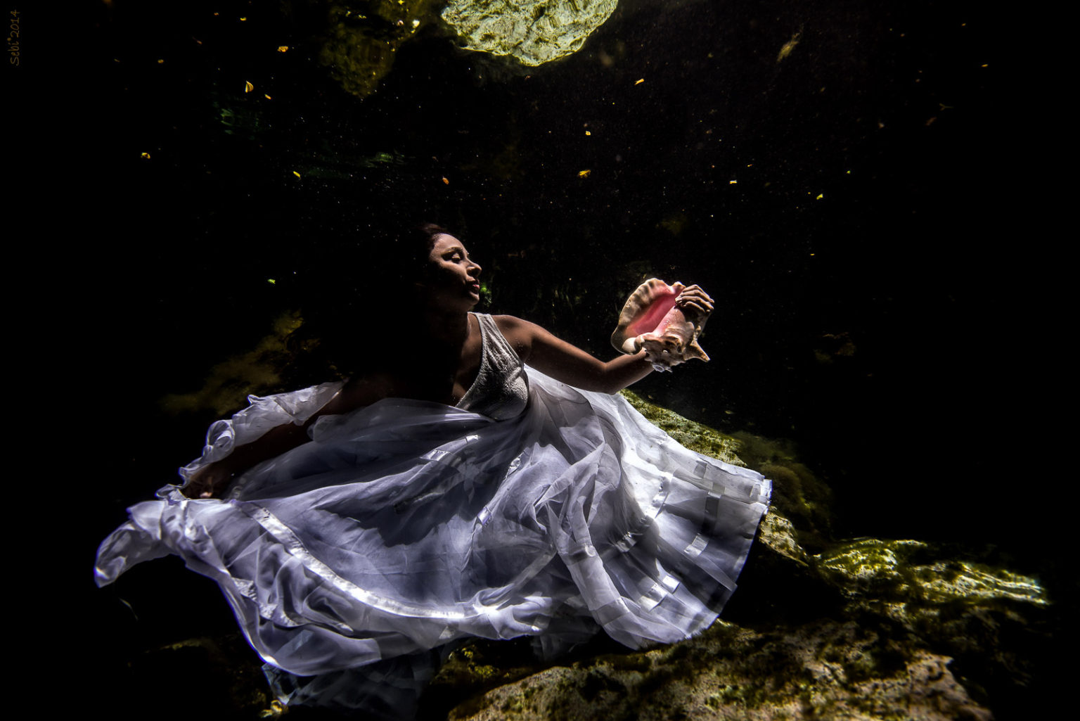 Underwater Cenote Trash The Dress - America And Italo
