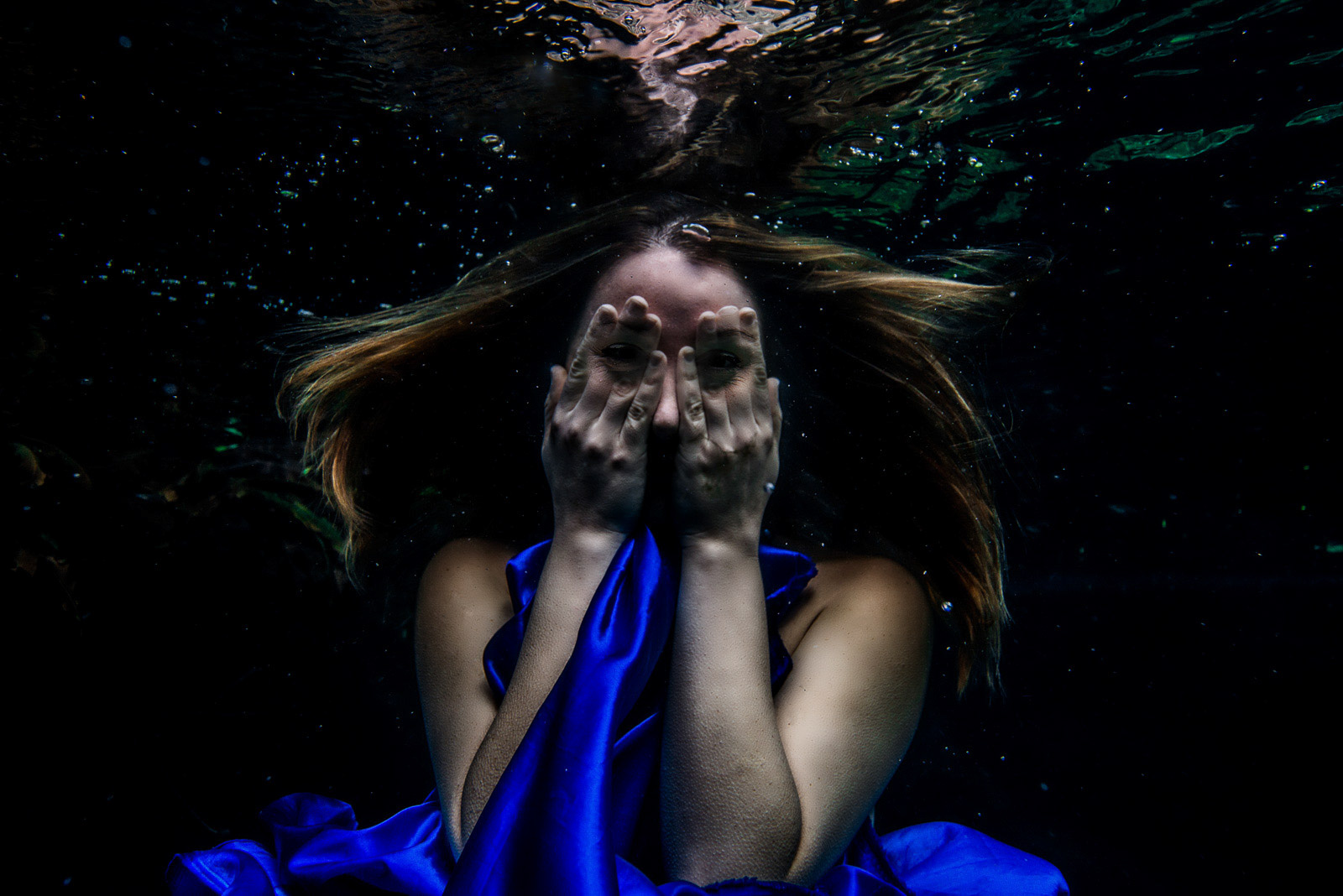 Underwater nude model