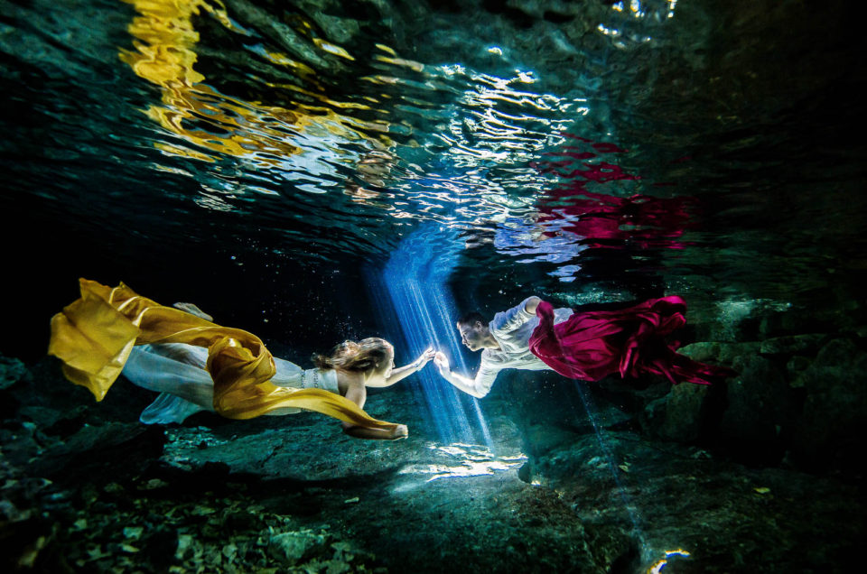Newlyweds underwater – Eliza and Damian