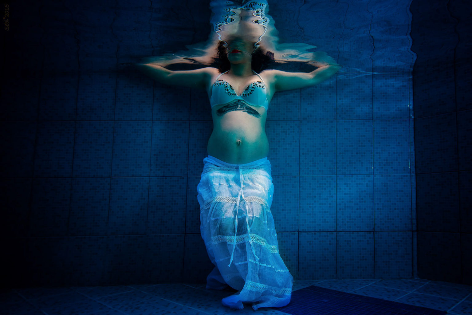 underwater-maternity-photography-dafne-sebi-messina-photography