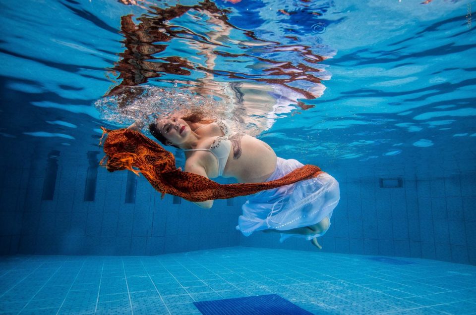Underwater Maternity Photography - Dafne