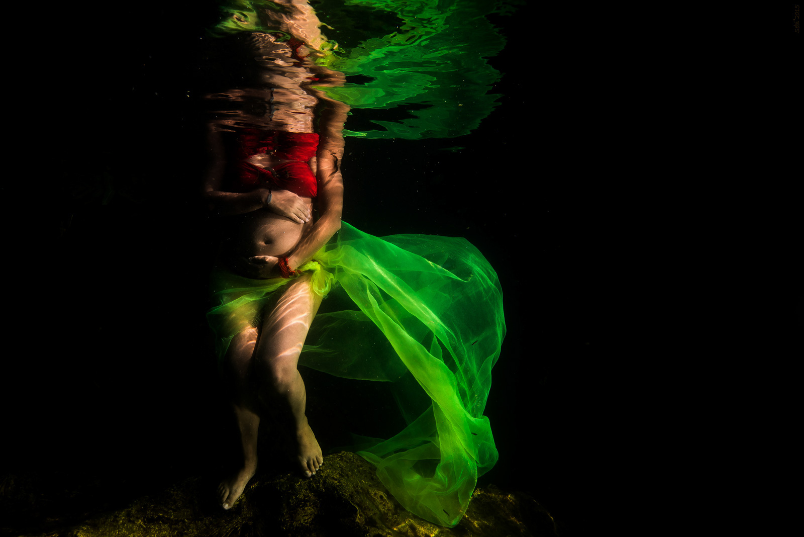 Underwater Maternity Pictures