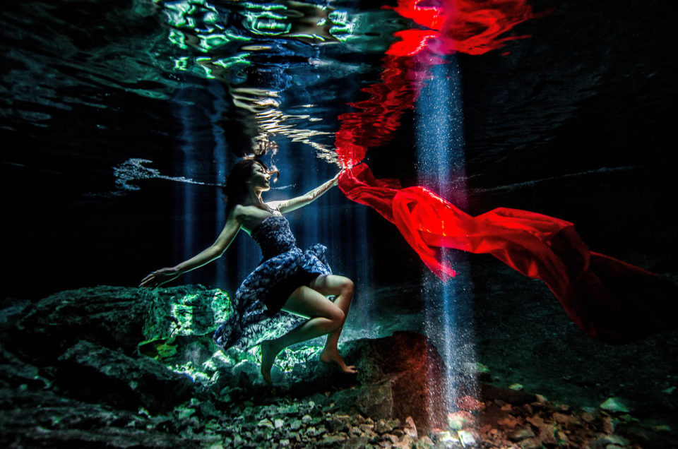 Underwater shooting – Asian model Cathleen
