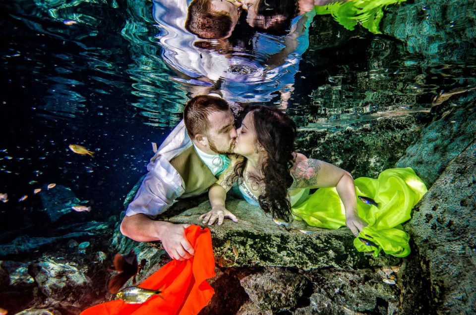 Wedding Mexico underwater photos - Danielle and Nick