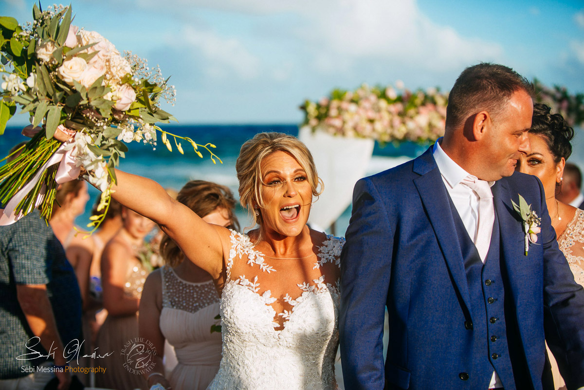 Just married happy bride – Blue Venado wedding - Sebi Messina Photography