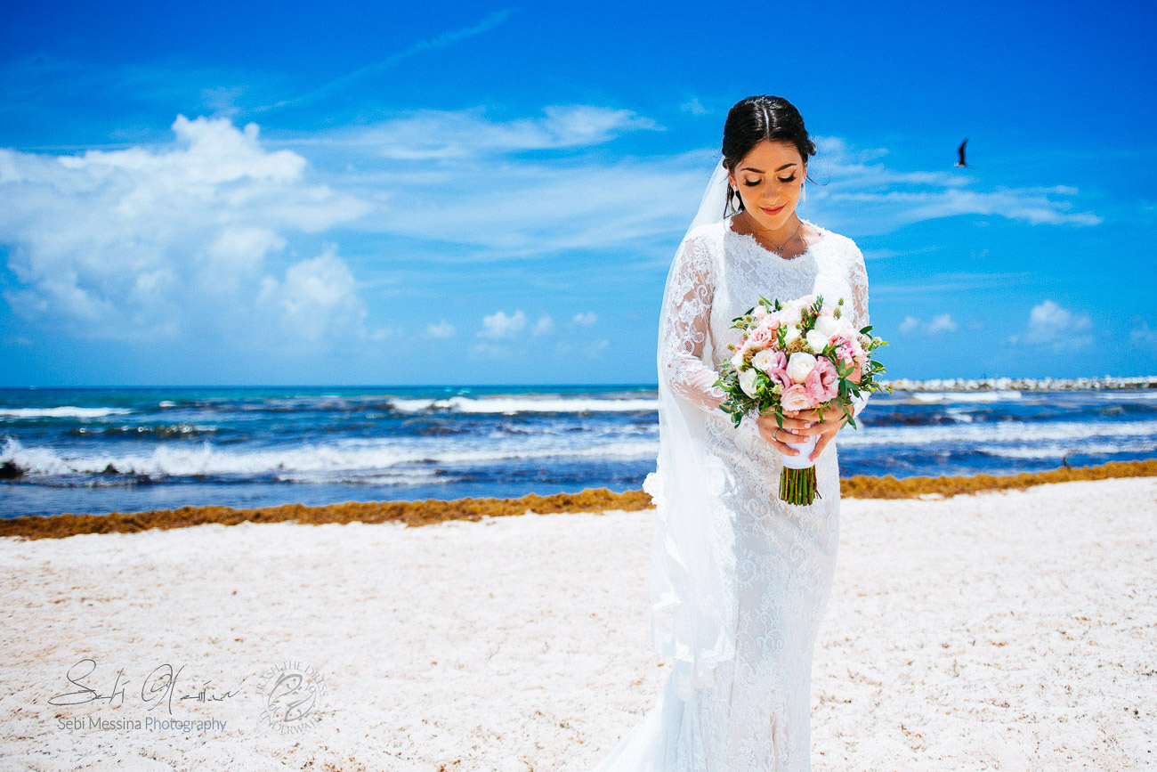 Orthodox Jewish Bride on the beach in Cancun Mexico – Sebi Messina Photography