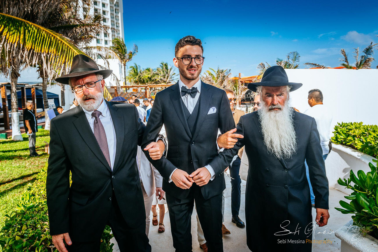 Groom moving to Bedeken at an Orthodox Jewish Wedding in Cancun Mexico – Sebi Messina Photography