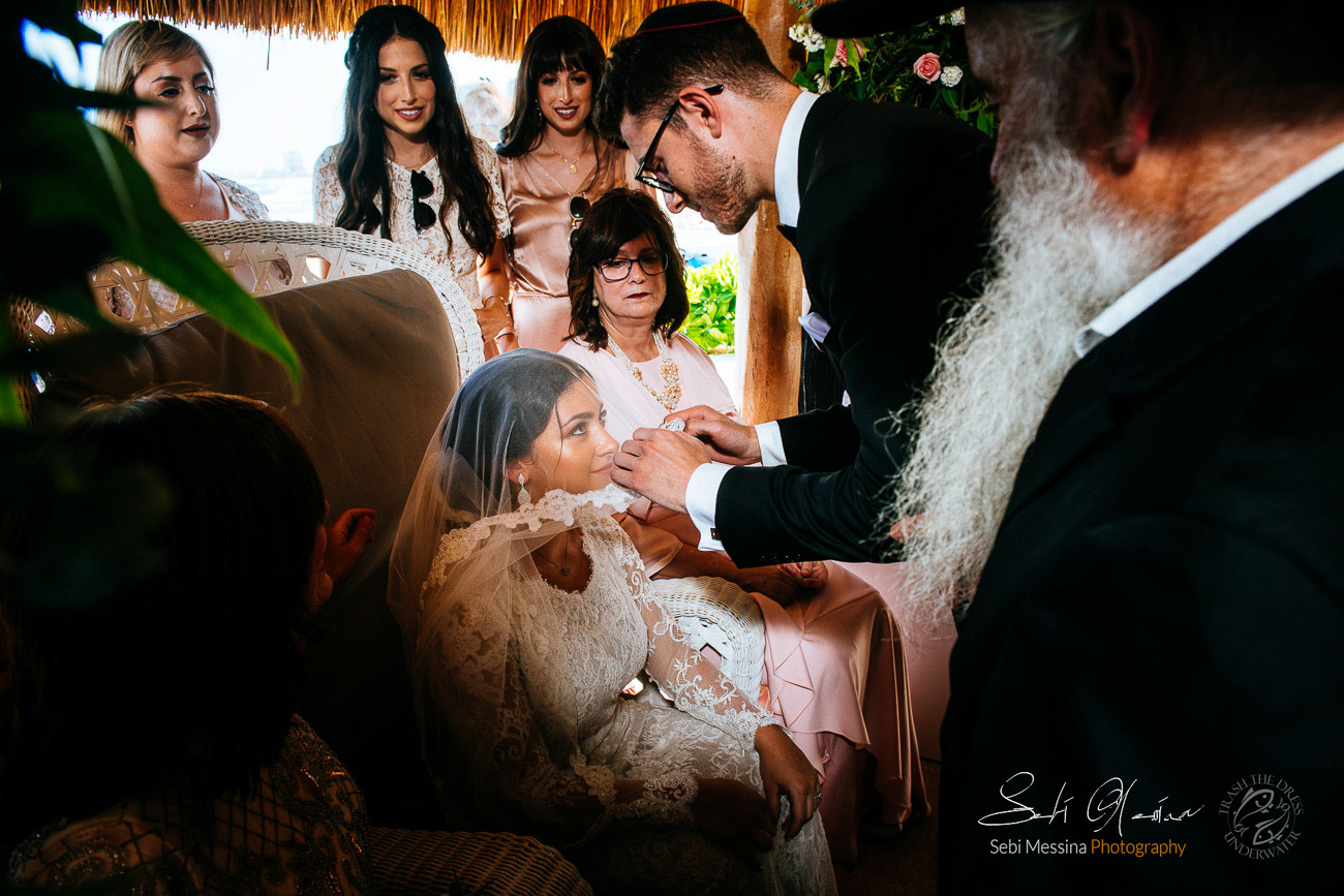 Bedeken at an Orthodox Jewish Wedding in Cancun Mexico – Sebi Messina Photography