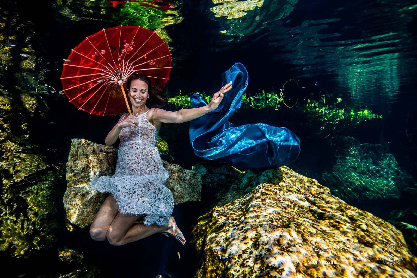 Engagement pictures in a cenote (Mexico) – Sebi Messina Photography