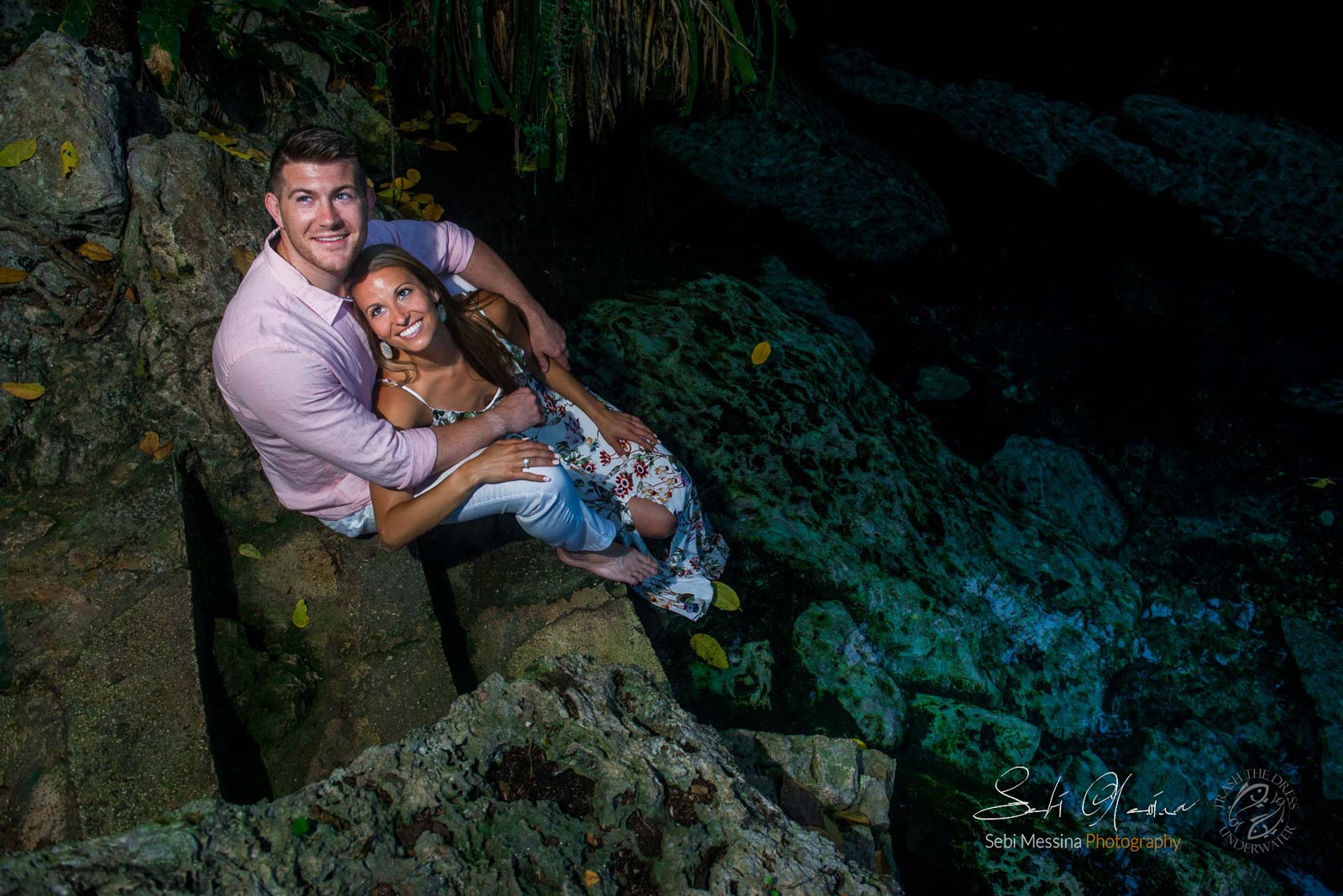 Engagement pictures in a cenote (Mexico) – Images on land