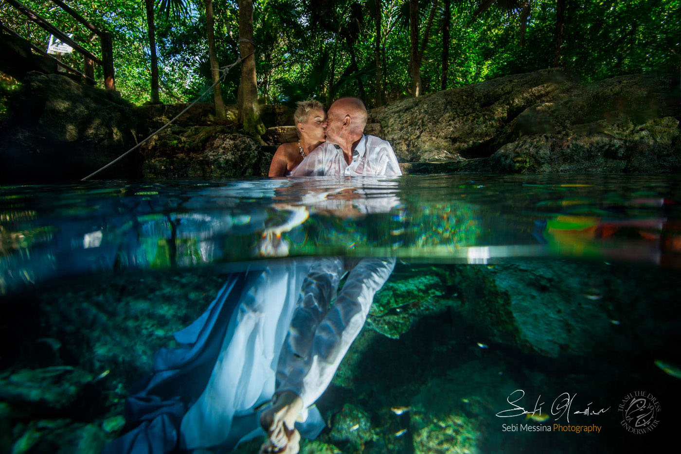 Unterwasser Fotoshooting eines deutschen Paares in einer mexikanischen Cenote - Sebi Messina Photography Cancun