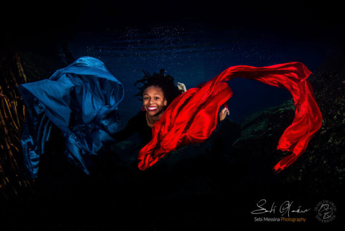 Underwater Modeling in Mexico - Underwater Black Model in Mexico in a cenote close to Tulum - Sebi Messina Photography