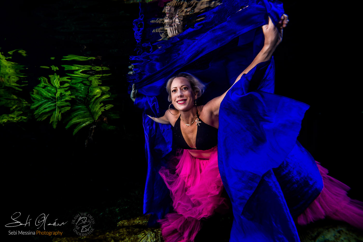 Underwater Photo Shoot Tulum – Sebi Messina Photography – Beautiful women flying underwater.
